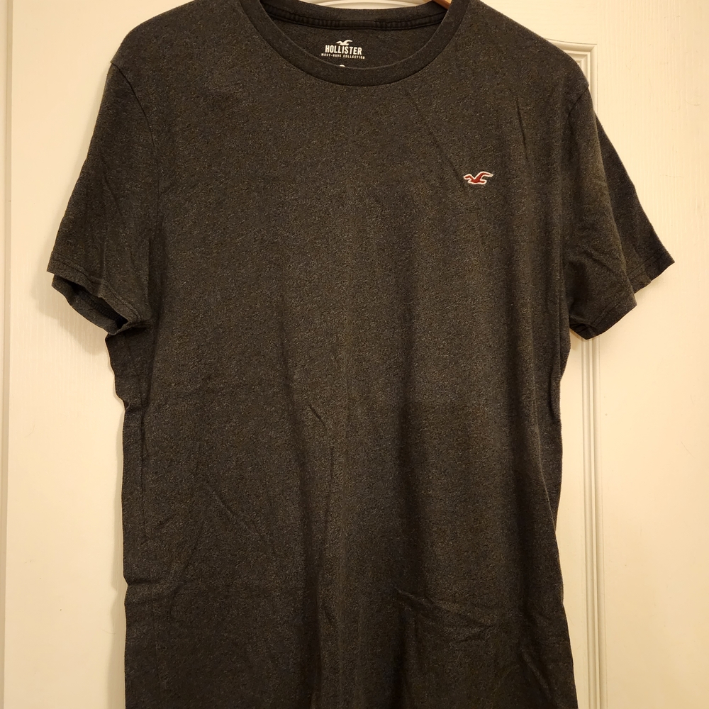 Hollister Men's Dark Gray Short Sleeve Tee